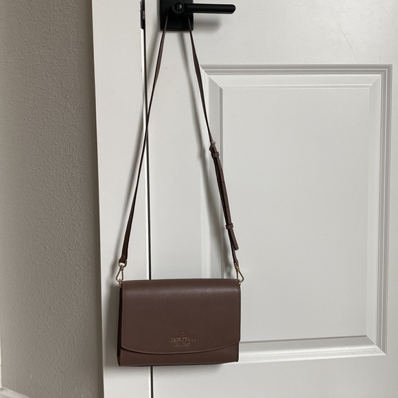 Kate Spade crossbody with removable and adjustable should strap. - Picture 2 of 10